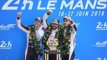 Fernando Alonso, en el centro, junto a Kazuki Nakajima y S&eacute;bastien Buemi.