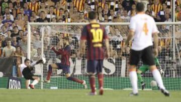 Tercera jornada de la Liga Bbva. Valencia - Barcelona. 0-3. Helder Postiga anota el primer gol.