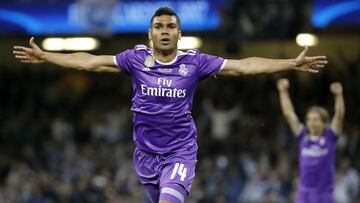 GRA488 CARDIFF (Reino Unido) 3/6/2017.- El centrocampista brasile&ntilde;o del Real Madrid, Carlos Casemiro, celebra el segundo gol de su equipo ante el Juventus, en la final de la Liga de Campeones que se disputa en el estadio Millennium de Cardiff. EFE/Chema Moya