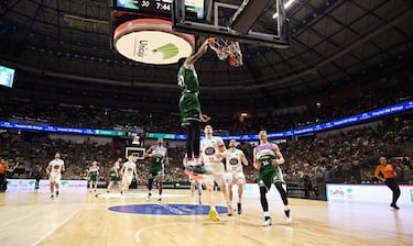 El Unicaja gana con sufrimiento a un combativo Obradoiro