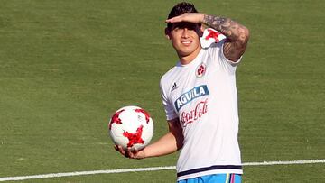 James, durante un entrenamiento con Colombia.