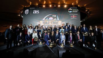 21/10/21 HALL OF FAME BALONCESTO GALA DIARIOAS DIARIO AS  
 FOTO FAMILIA TODOS LOS PREMIADOS 