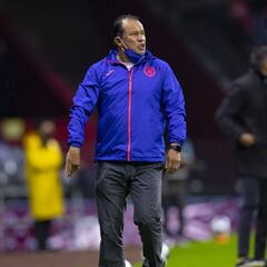 Reynoso ve calidad de exportación en Santi Giménez