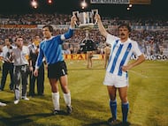 Arconada y Larrañaga, con la Copa del Rey en Zaragoza.