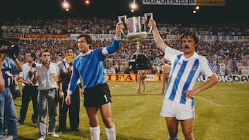 Arconada y Larrañaga, con la Copa del Rey en Zaragoza.