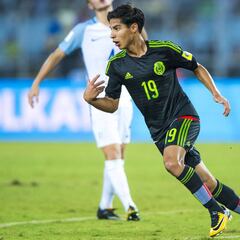 Diego Lainez interesaría al Villarreal de España