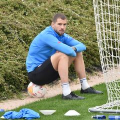 Iñigo Martínez, otra vez sobre la mesa