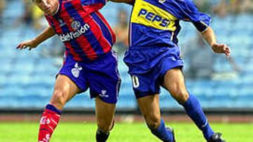 <b>SIN ACIERTO.</b> Ninguno de los dos equipos ha podido abrir el marcador. Riquelme tampoco ha tenido suerte.