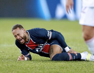  Neymar recibió en su tobillo izquierdo una dura entrada de Thiago Mendes.