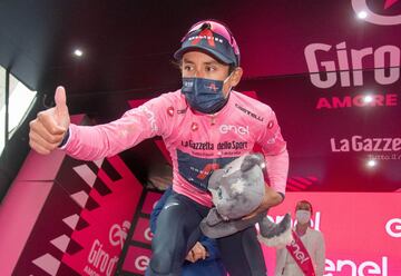 Egan Bernal se mantiene más líder que nunca en el Giro de Italia. El ciclista colombiano ganó su segunda etapa en la competencia y en una de las fracciones más complicadas, logró imponerse con contundencia y amplió la ventaja con sus rivales
