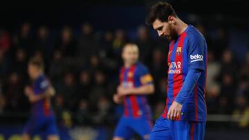 Messi rescata a un Barça gafado