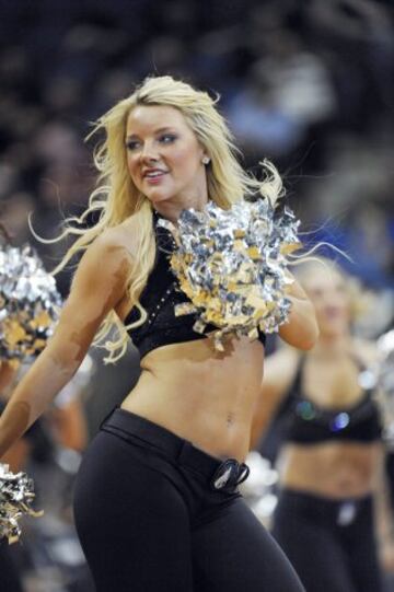 Una de las bailarinas de los Timberwolves.