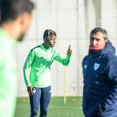 Valverde se lleva a todos ante la Real menos a Iñigo Martínez