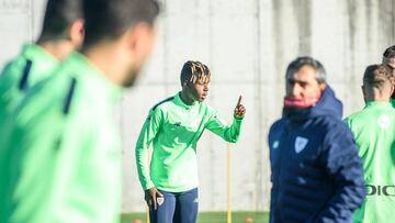 GRAFCAV3761. LEZAMA (BIZKAIA), 03/01/2023.-El delantero del Athletic Nico Williams (c) durante el entrenamiento con el que el equipo de Bilbao prepara este martes el partido de Copa del Rey que disputará el próximo jueves ante el CD Eldense en el estadio Nuevo Pepico Amat de Elda (València). EFE/Javier Zorrilla
ama (Bizkaia), 03/01/2023.-