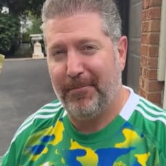 Un estadounidense casi se cambia de país tras probar jamón ibérico: “Reconocéis la basura que nosotros comemos”