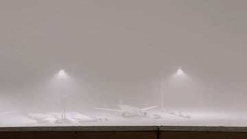 La tremenda nevada sobre Barajas que impedía despegar al Madrid