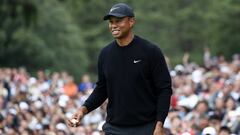 Tiger Woods reacciona tras el noveno hoyo en el ZOZO Championship en el Accordia Golf Narashino Country Club de Inzai, Chiba, Jap&oacute;n.