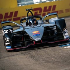 Buemi deja a Vandoorne sin la pole en el desastre de Lotterer