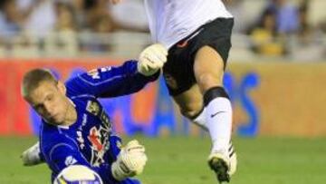 <b>CONTINUARÁ.</b> David Silva, jugador del Valencia, continuará jugando en el club che tras llegar a un acuerdo para aumentar su salario. De esta forma se acaban todos los rumores que apuntaban a que el jugador canario podría fichar por el Barcelona o Manchester.