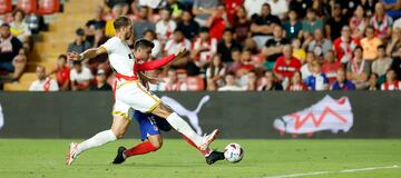 0-6. Álvaro Morata pugna con Florian Lejeune y consigue rematar cruzando al segundo palo de la portería de Stole Dimitrievski. El delantero rojoblanco anota el sexto del Atlético y segundo en su cuenta particular.