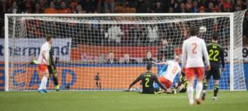 2-0. Klaarsen anotó el segundo gol holandés.