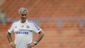 Mourinho, durante un entrenamiento del Chelsea.
