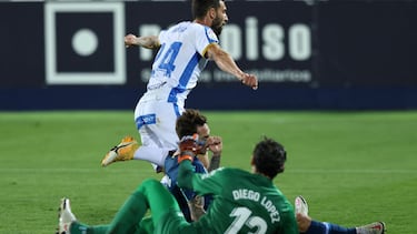 LEGANES, SPAIN - NOVEMBER 26: Borja Baston Gonzalez of CD Leganes celebrates after scoring the opening goal during the La Liga SmartBank match between CD Leganes and RCD Espanyol at Estadio de Butarque on November 26, 2020 in Leganes, Spain. (Photo by Ang