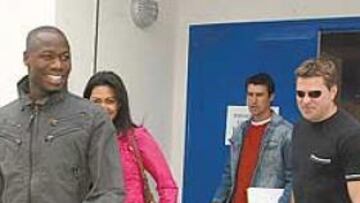 <b>OTRO FICHAJE. </b>Pape Thiaw, a su salida con Piterman de las instalaciones del conjunto vitoriano.