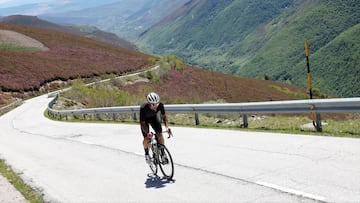 28/05/24 FINALES DE ETAPA INEDITOS EN LA VUELTA CICLISTA A ESPAÑA
EL EX CICLISTA OSCAR PEREIRO SUBE EL PUERTO DE ANCARES