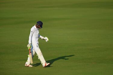 India-England: tourists' second Test hopes hurt by late wickets