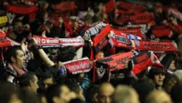 Aficionados del Mirand&eacute;s durante un partido de Copa en Anduva.