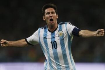Lionel Messi suma 112 partidos por Argentina, pero aún no puede lograr títulos.