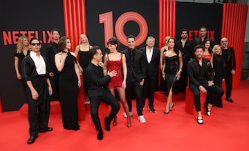 Enzo Vogrincic, Najwa Nimri, Blanca Suárez, Manu Ríos, Ester Expósito, Pedro Alonso, Úrsula Corberó, Diego Ávalos, Ted Sarandos, Georgina Rodríguez, Clara Galle, Tamar Novas, Álvaro Morte, Clara Lago, Fernando Gil, Carmen Machi y Luis Tosar durante la fiesta que organiza Netflix para celebrar el 10º aniversario de su llegada a España.