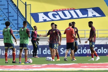 Colombia cayó goleado ante Uruguay en Barranquilla y tendrá que buscar puntos en su visita a Ecuador en Quito