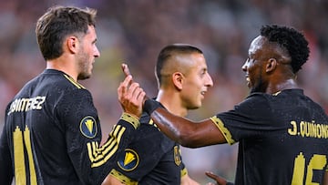 Santiago Gimenez celebrates goal 2-0 with Roberto Alvarado and Julian Quinones of Mexico during the Quarter Finals match between Mexico (Mexican National team) and Saudi Arabia as part of the 2025 CONCACAF Gold Cup at State Farm Stadium, on June 28, 2025 on Glendale, Phoenix Arizona, United States.