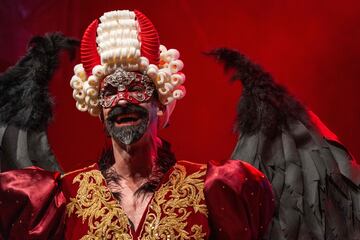 En Catalu?a, comienza el fin de semana de carnaval, uno de los m¨¢s tradicionales, Vilanova i la Geltr¨² celebra la "llegada" del Rey Carnestoltes.