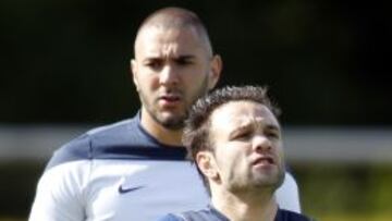 Benzema junto a Valbuena.