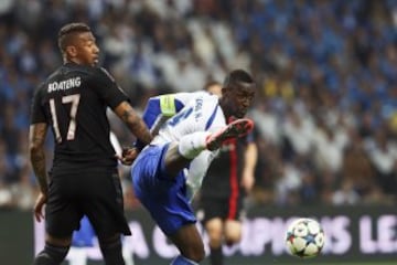 Jackson enfrentó mano a mano al portero campeón del mundo que lo derribó antes del minuto de juego