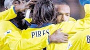 <b>NO FALLÓ</B>. El Arsenal ganó al Southampton con gol de Pires.