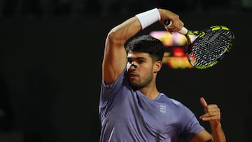 Tennis - Italian Open - Foro Italico, Rome, Italy - May 11, 2025 Spain's Carlos Alcaraz in action during his round of 32 match against Serbia's Laslo Djere REUTERS/Aleksandra Szmigiel