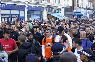 Joey Barton joins Marseille fans to watch Tottenham match