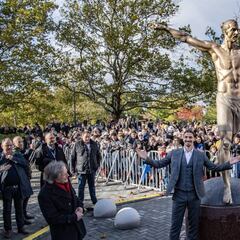Los errores en la estatua de Zlatan Ibrahimovic que indignan en Suecia