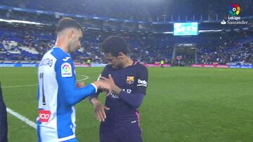 El particular saludo de Neymar con Baptistao al final del duelo