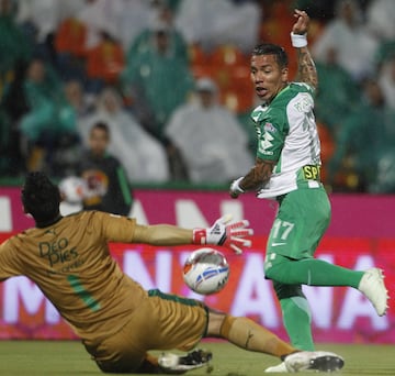 Atlético Nacional eliminó en cuartos de final al Deportivo Cali con doblete de Dayro Moreno a los 50 y 90 minutos. Los verdes avanzaron a semifinales con un marcador de 2-1.