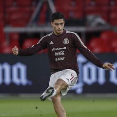 Raúl Jiménez jugó 30 minutos con los Wolves en amistoso