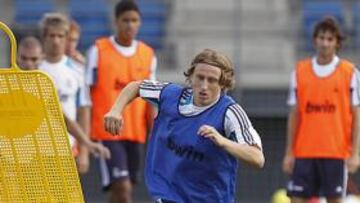 <b>CAMBIO DE AIRES. </b>Modric, en la tarde de ayer, en el entrenamiento del Madrid realizado en Valdebebas.