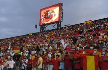 Aficionados de la selección española en el estadio Nuevo Vivero en Badajoz.