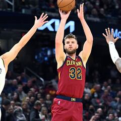 Cavs' Dean Wade to miss rest of season after knee surgery