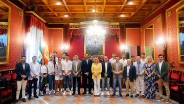 La alcaldesa de Granada, Marifran Carazo y la corporación municipal, recibieron a representantes de los tres equipos principales del Granada CF en el Ayuntamiento de Granada.