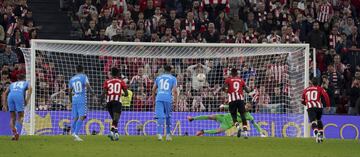 2-0. Iñaki Williams marca de penalti el segundo gol.